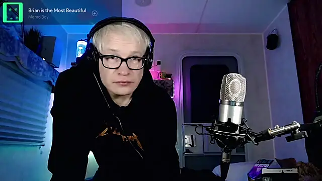 Snapshot of Snarfle82 chatting on 02-05-25, 11:55 Snarfle82 online show from 02-05-25, 11:55