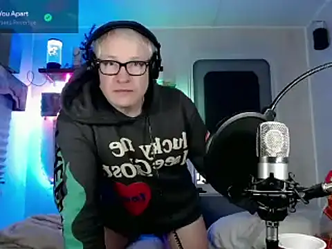 Snapshot of Snarfle82 chatting on 02-16-25, 04:31 Snarfle82 online show from 02-16-25, 04:31