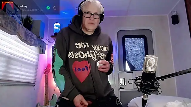 Snapshot of Snarfle82 chatting on 02-25-25, 07:14 Snarfle82 online show from 02-25-25, 07:14