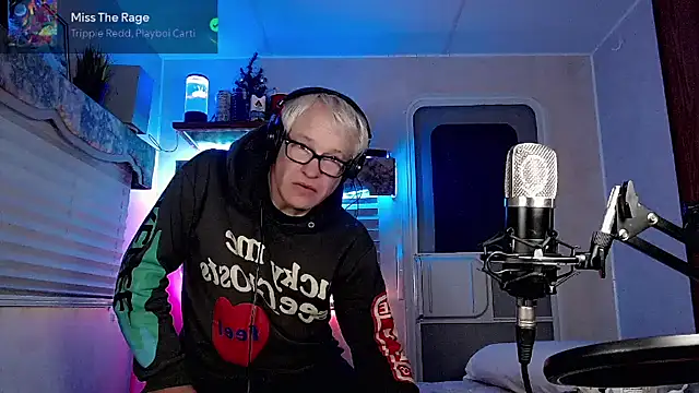 Snapshot of Snarfle82 chatting on 03-11-25, 02:29 Snarfle82 online show from 03-11-25, 02:29