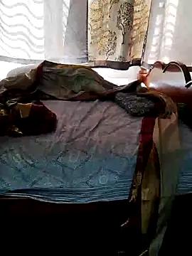 Snapshot of Indian_desi_wife chatting on 12-07-24, 09:06 Indian desi wife online show from 12-07-24, 09:06