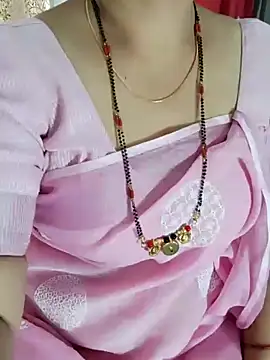 Snapshot of Indian_desi_wife chatting on 12-25-24, 05:26 Indian desi wife online show from 12-25-24, 05:26