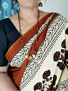 Snapshot of Indian_desi_wife chatting on 10-02-25, 02:40 Indian desi wife online show from 10-02-25, 02:40