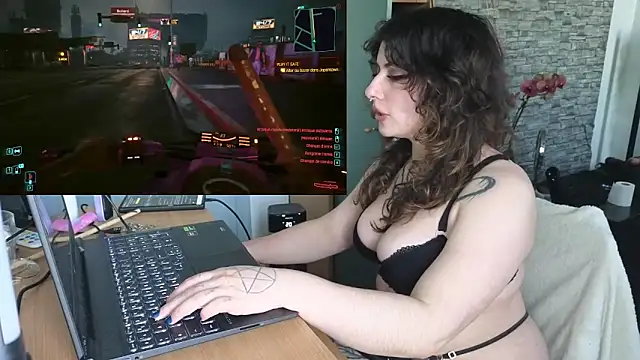 Moxxxie online show from 10-28-25, 04:20