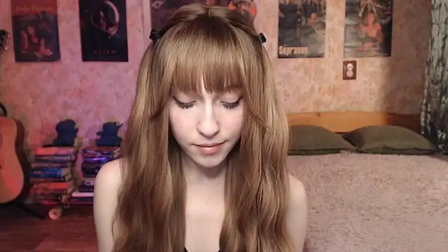 Snapshot of Friendly_Ellie chatting on 02-07-26, 01:15 Friendly Ellie online show from 02-07-26, 01:15