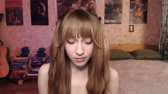 Snapshot of Friendly_Ellie chatting on 02-12-26, 01:17 Friendly Ellie online show from 02-12-26, 01:17