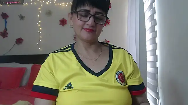 Snapshot of ISABEEL_SOFIA01 chatting on 03-20-25, 06:42 ISABEEL SOFIA01 online show from 03-20-25, 06:42