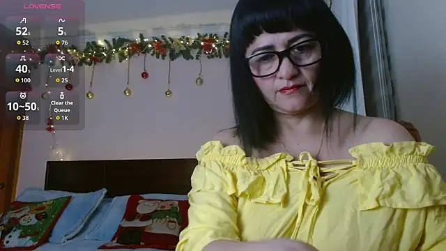 Snapshot of ISABEEL_SOFIA01 chatting on 12-17-25, 10:21 ISABEEL SOFIA01 online show from 12-17-25, 10:21