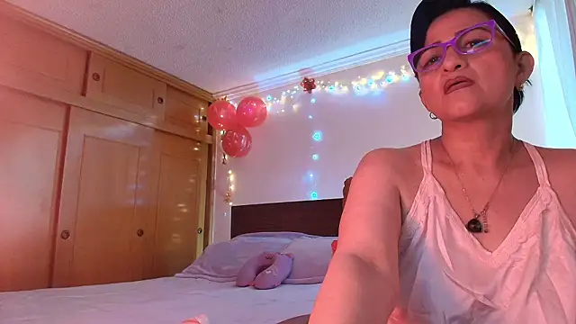 Snapshot of ISABEEL_SOFIA01 chatting on 02-21-26, 12:39 ISABEEL SOFIA01 online show from 02-21-26, 12:39