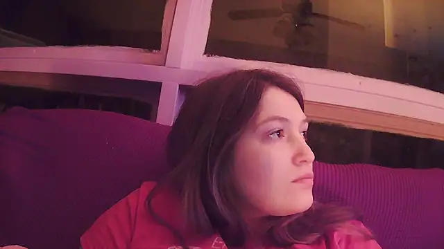 Snapshot of Angelk43 chatting on 02-18-26, 07:04 Angelk43 online show from 02-18-26, 07:04