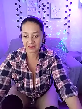 Snapshot of camilalatti chatting on 02-12-25, 11:41 camilalatti online show from 02-12-25, 11:41