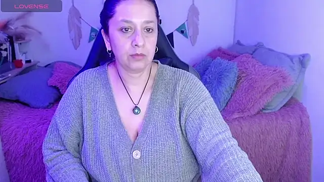 Snapshot of camilalatti chatting on 06-19-26, 12:59 camilalatti online show from 06-19-26, 12:59