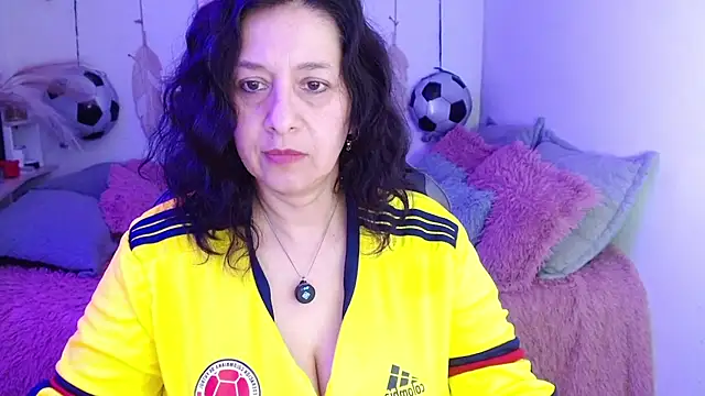 Snapshot of camilalatti chatting on 06-21-26, 12:35 camilalatti online show from 06-21-26, 12:35