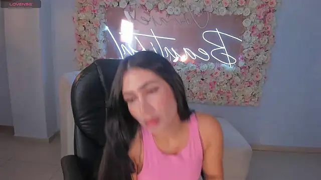 Snapshot of MarieJaneX chatting on 12-18-24, 11:02 MarieJaneX online show from 12-18-24, 11:02