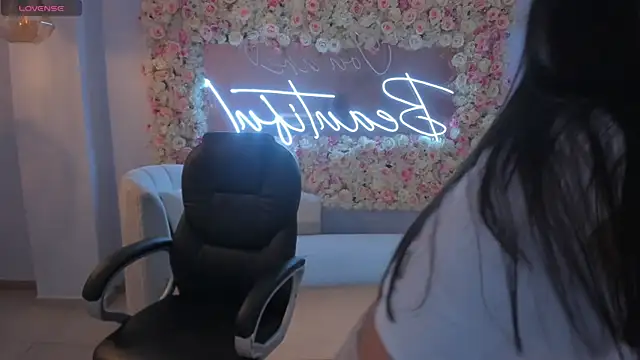 Snapshot of MarieJaneX chatting on 12-19-24, 10:34 MarieJaneX online show from 12-19-24, 10:34