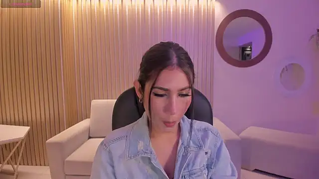 Snapshot of MarieJaneX chatting on 01-18-25, 10:49 MarieJaneX online show from 01-18-25, 10:49