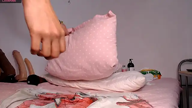 karolgirl-1 online show from 03-22-25, 05:39