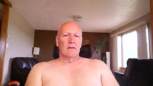 Snapshot of BasicAnt chatting on 05-18-26, 05:52 BasicAnt online show from 05-18-26, 05:52