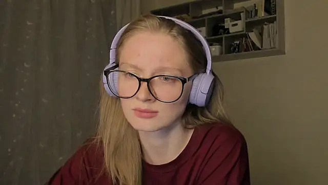 mollytuck online show from 09-18-25, 03:03