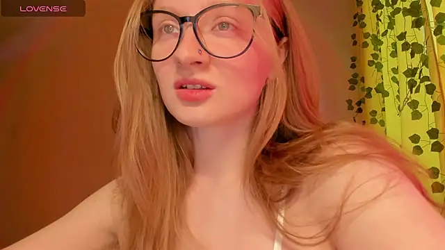 Snapshot of mollytuck chatting on 06-30-26, 03:57 mollytuck online show from 06-30-26, 03:57