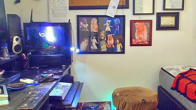 DoMeDoggyDiana online show from 11-16-25, 03:17