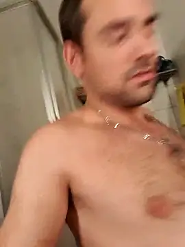 Snapshot of SpliffJiff chatting on 10-17-25, 02:59 SpliffJiff online show from 10-17-25, 02:59