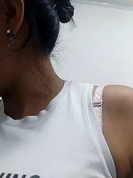 Snapshot of hanna_girl21 chatting on 02-13-26, 07:32 hanna girl21 online show from 02-13-26, 07:32