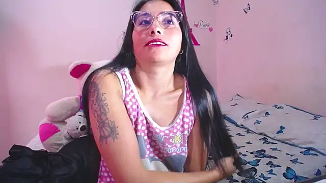 Snapshot of hanna_girl21 chatting on 02-19-26, 12:01 hanna girl21 online show from 02-19-26, 12:01