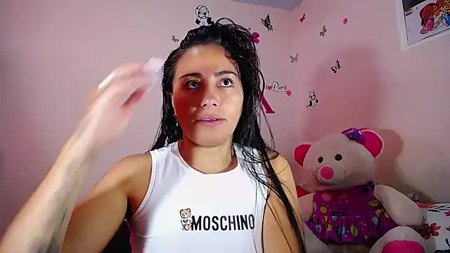 Snapshot of hanna_girl21 chatting on 07-22-26, 06:43 hanna girl21 online show from 07-22-26, 06:43