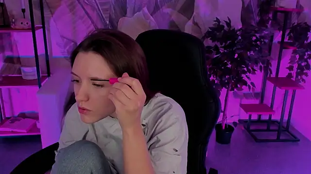 Snapshot of JennyDens chatting on 12-13-24, 02:43 JennyDens online show from 12-13-24, 02:43