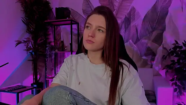 Snapshot of JennyDens chatting on 12-13-24, 05:49 JennyDens online show from 12-13-24, 05:49