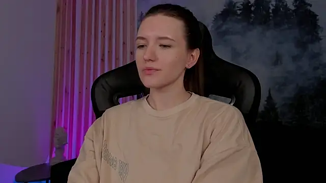 Snapshot of JennyDens chatting on 12-17-24, 05:40 JennyDens online show from 12-17-24, 05:40