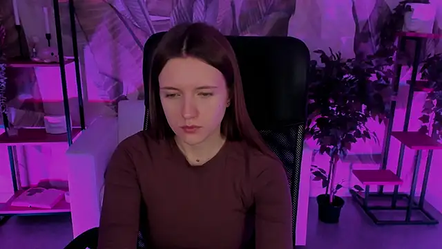 Snapshot of JennyDens chatting on 12-18-24, 02:32 JennyDens online show from 12-18-24, 02:32