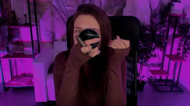 Snapshot of JennyDens chatting on 12-18-24, 05:59 JennyDens online show from 12-18-24, 05:59