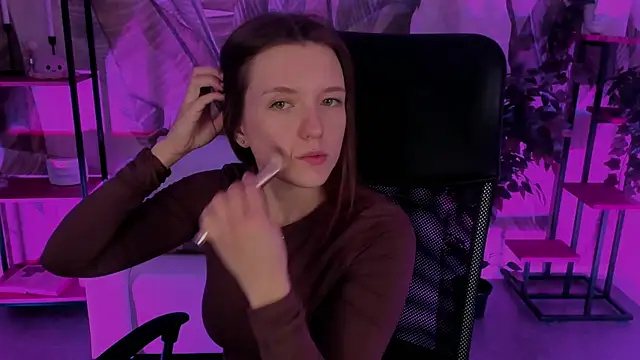 Snapshot of JennyDens chatting on 12-19-24, 02:45 JennyDens online show from 12-19-24, 02:45