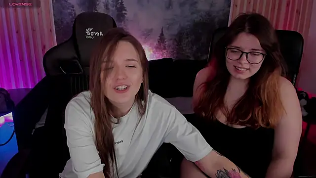 Snapshot of JennyDens chatting on 01-11-25, 09:47 JennyDens online show from 01-11-25, 09:47