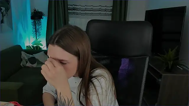 Snapshot of JennyDens chatting on 01-22-25, 02:37 JennyDens online show from 01-22-25, 02:37