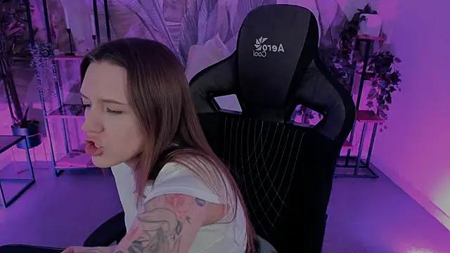 Snapshot of JennyDens chatting on 03-03-25, 05:31 JennyDens online show from 03-03-25, 05:31