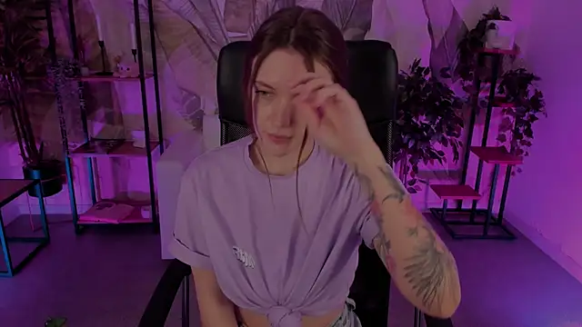 Snapshot of JennyDens chatting on 03-21-25, 04:06 JennyDens online show from 03-21-25, 04:06