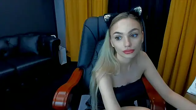 Snapshot of HaleySweet18 chatting on 07-03-26, 10:38 HaleySweet18 online show from 07-03-26, 10:38