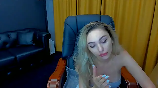 Snapshot of HaleySweet18 chatting on 07-21-26, 11:40 HaleySweet18 online show from 07-21-26, 11:40