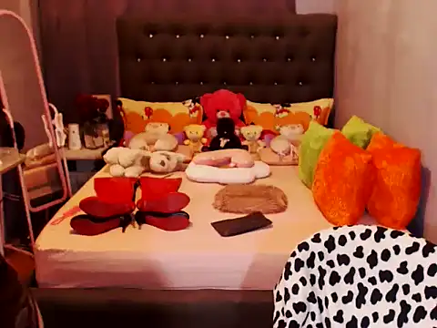 UnMarriedwifeTSX online show from 12-18-25, 11:44