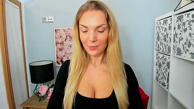 AulloraHoney online show from 02-14-25, 06:12