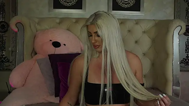 Snapshot of Squirt_Tanya chatting on 06-16-26, 09:28 Squirt Tanya online show from 06-16-26, 09:28