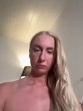 Snapshot of CutieEmy chatting on 06-22-26, 08:17 CutieEmy online show from 06-22-26, 08:17