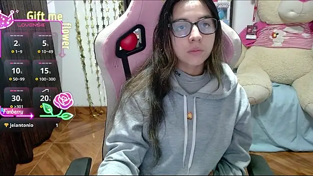 Maggie Fox3 online show from 09-18-25, 03:19