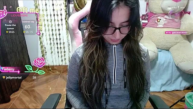 Maggie Fox3 online show from 10-06-25, 01:25