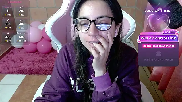 Snapshot of Maggie_Fox3 chatting on 06-17-26, 01:08 Maggie Fox3 online show from 06-17-26, 01:08