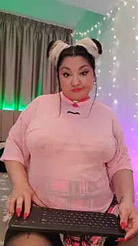 Larissa K online show from 12-17-25, 03:18