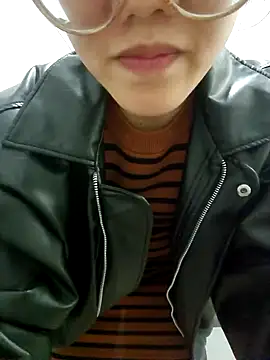 Snapshot of HinaLovely chatting on 12-31-24, 10:48 HinaLovely online show from 12-31-24, 10:48